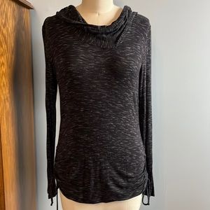 Keren Hart lightweight hooded top